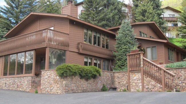 Exterior - 2389 Chamonix Ln Unit Apartment