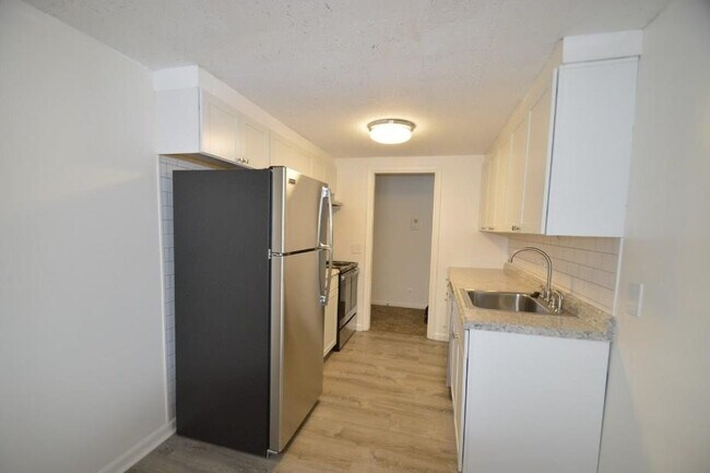 Photo - 1077 East Ave