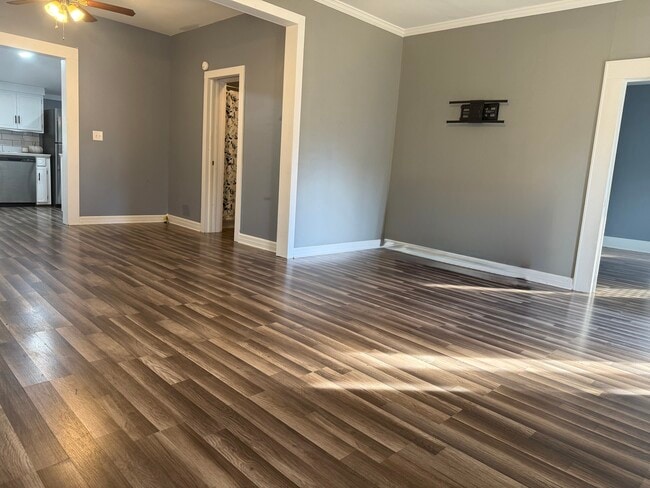 Photo - 119 S Mcsweyn Pl