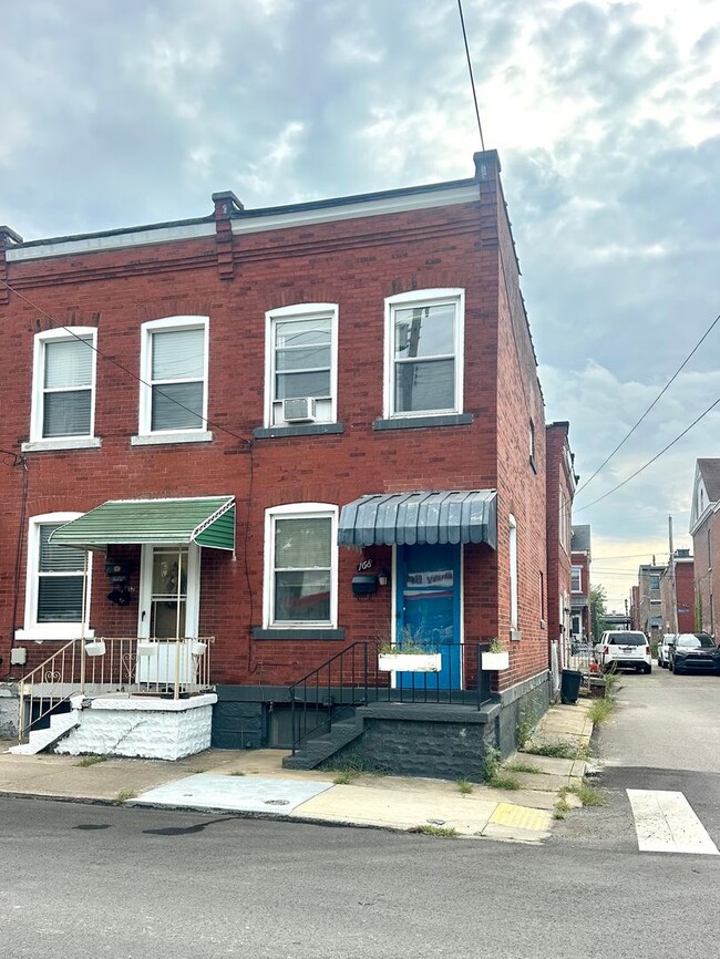 Building Photo - 168 47th St