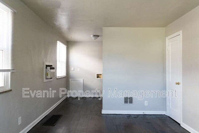 Photo - 113 Niagara Ave Unit 1