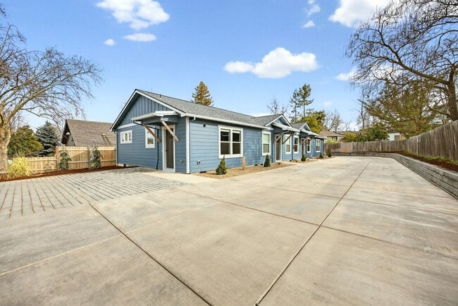 Building Photo - Brand New Single Level Home, Furnished or Unfurnished