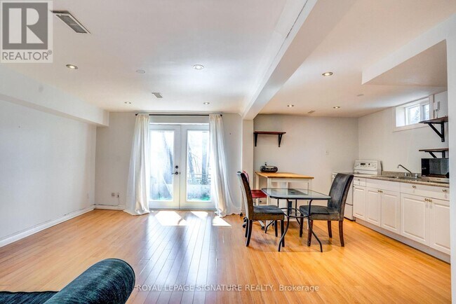 Photo - 17 Avis Crescent