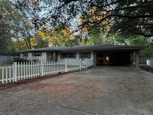 Building Photo - 5318 Venetian Way