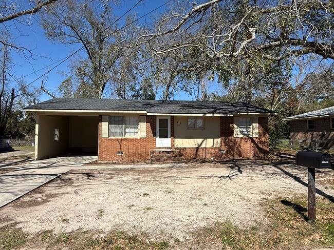 Building Photo - 3BD/1B Home Close to Downtown Valdosta!