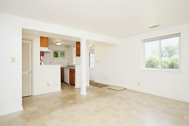 Photo - 124 Thomas Dr Apartment Unit Thomas 124 B