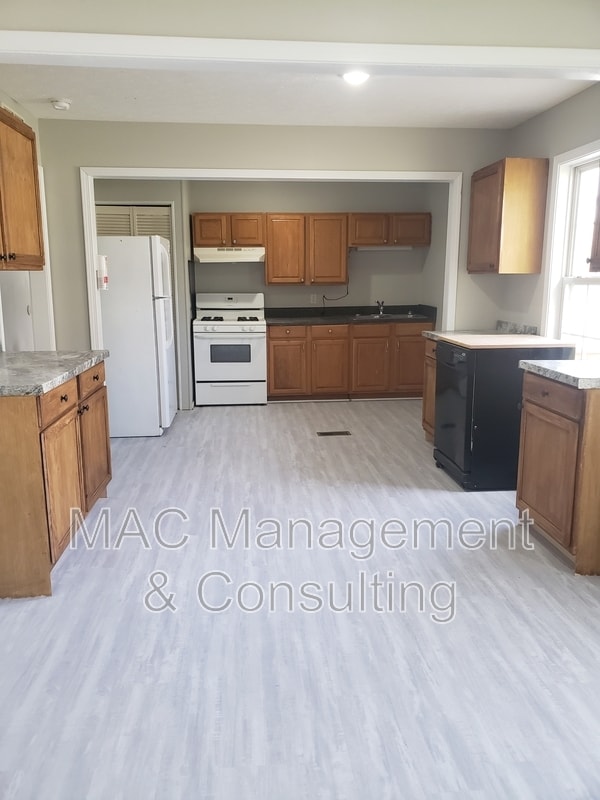 Building Photo - 1325 Virginia Ave Rental