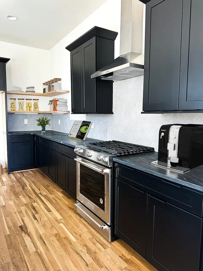 Photo - 1607 Martin St