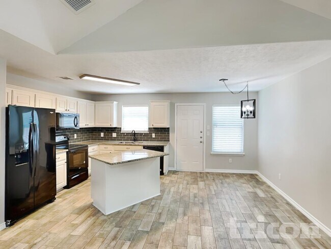 Photo - 16229 Summerset Estates Blvd