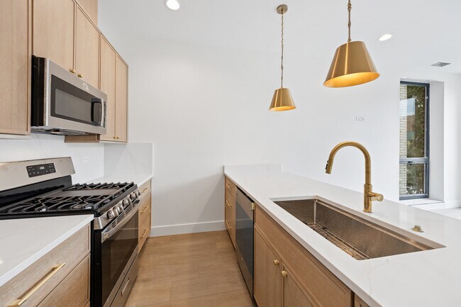 1313 W Taylor St