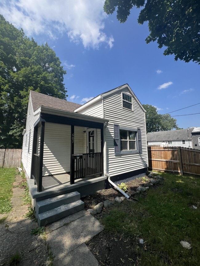 Building Photo - 607 Samantha Ave