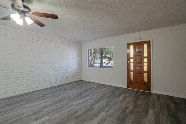 Photo - 3 Bedroom, 2 Bath Home with Garage For Rent in Prescott!