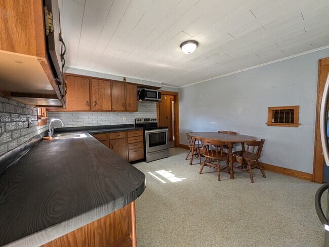 Photo - 405 W Green St