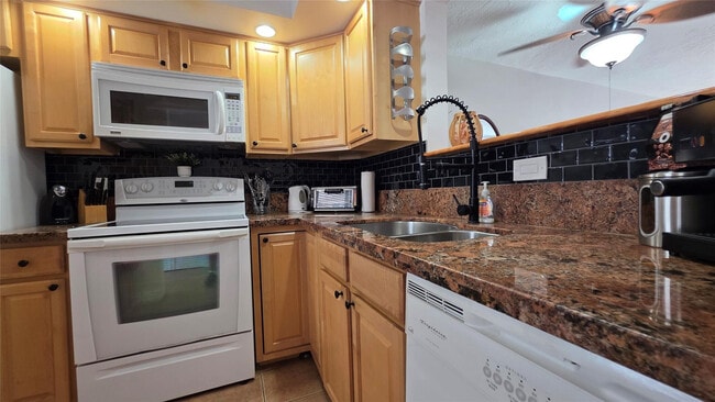 Photo - 2801 Somerset Dr Unit 211