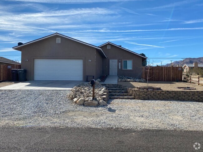 Building Photo - Gorgeous 3 Bedroom 2 Bath home