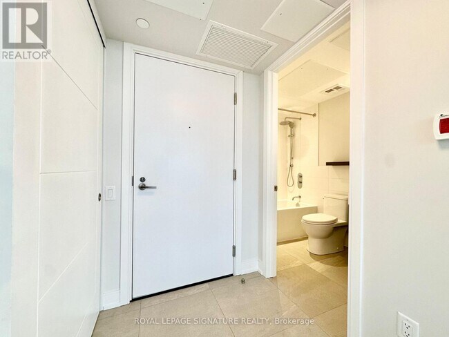 Photo - 664 Spadina Ave. Unit 901