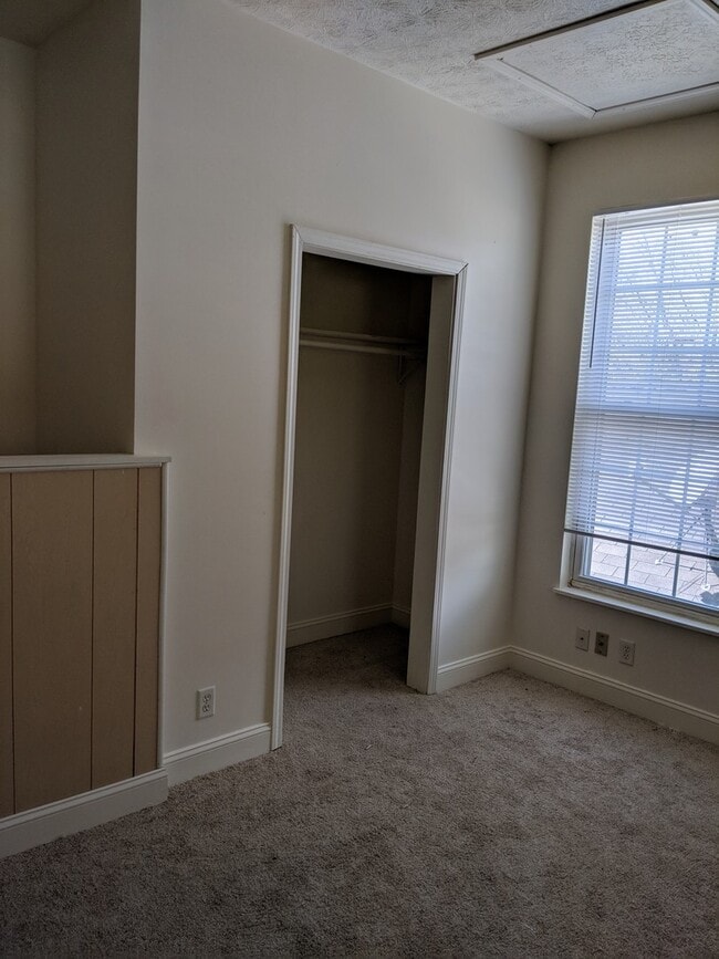 Building Photo - 1031 Euclid Unit 1033 Euclid