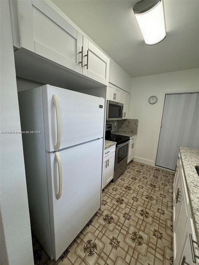 Photo - 574 E 41st St