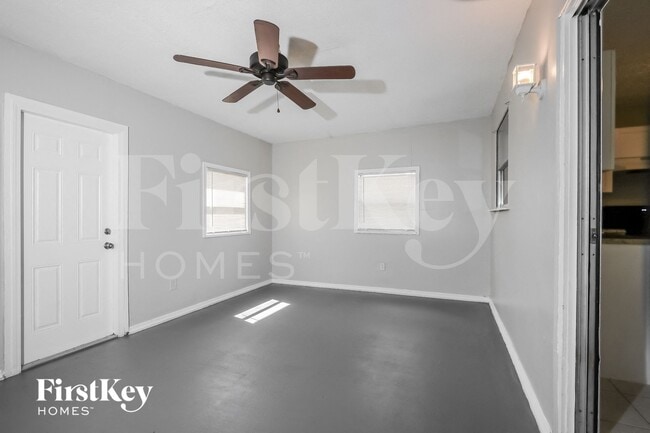 Photo - 462 SE Streamlet Ave