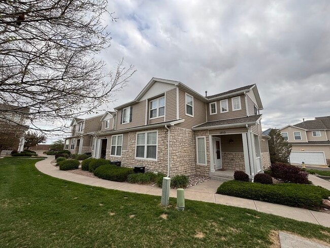 Photo - Beautiful Remodeled 3 Bedroom End Unit Townhouse