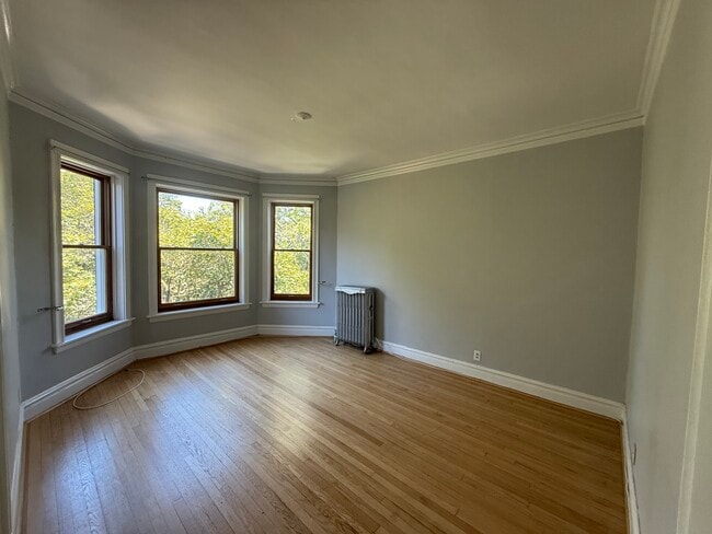 Living Room - 1311 W Cornelia Ave Unit #3