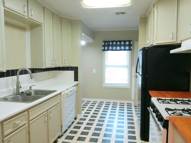 Photo - 3425 Monterrey St