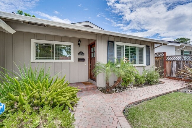 Photo - Spacious Home off of Hillsdale with Amazing Kitchen & Backyard! Ready to Rent.