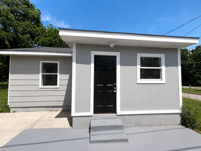 Building Photo - 401 Carver Dr