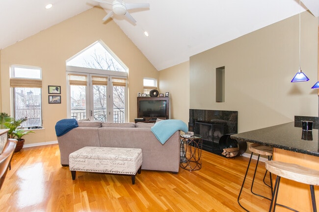 Photo - 928 N Wood St Condo Unit 3