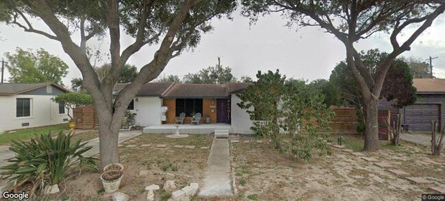 Building Photo - 1808 N Broadway St