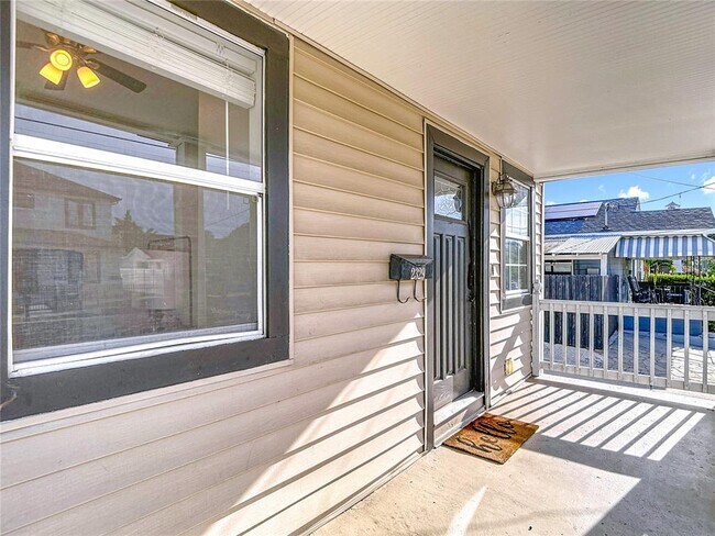 Photo - 2329 W La Salle St