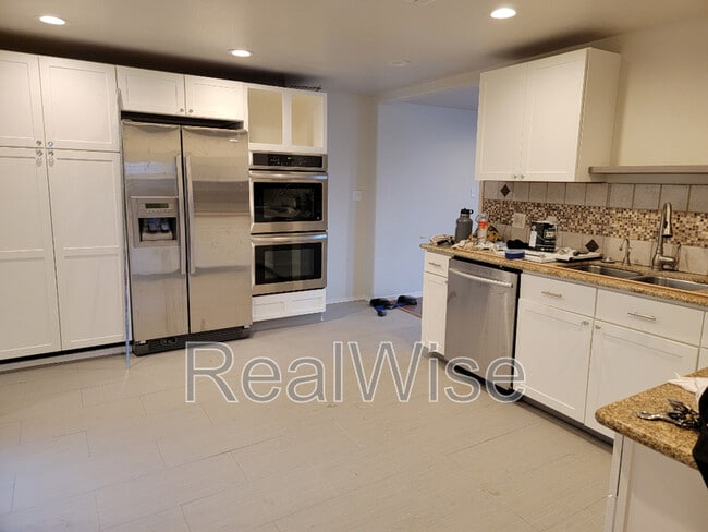 344 W Selmar Ct