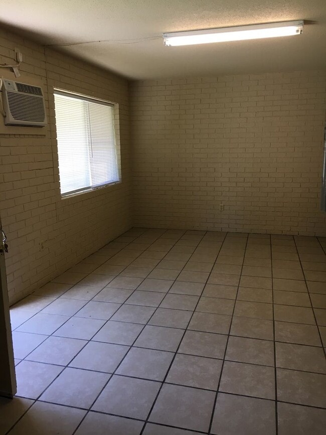 Photo - Tech Town Unidad TT120