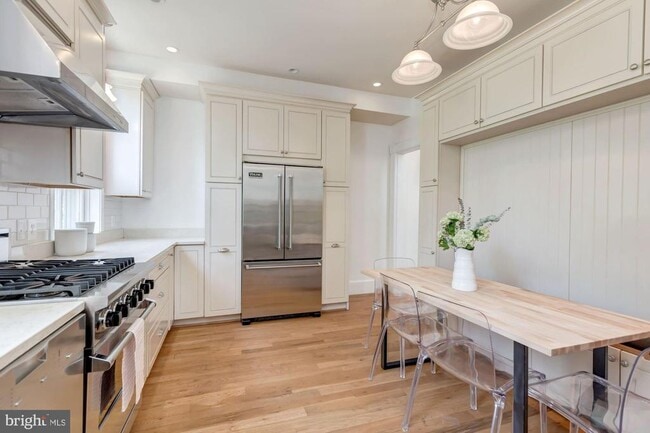 Photo - 1409 33rd St NW