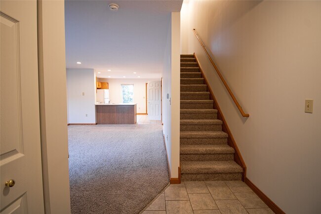 9007 Main St