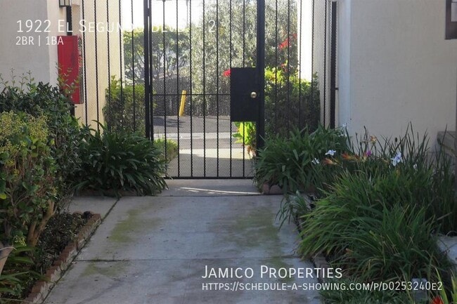 Photo - 1922 El Segundo Blvd Unidad 2