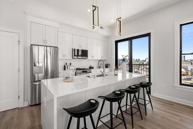 Building Photo - 523 2nd St Unit 301