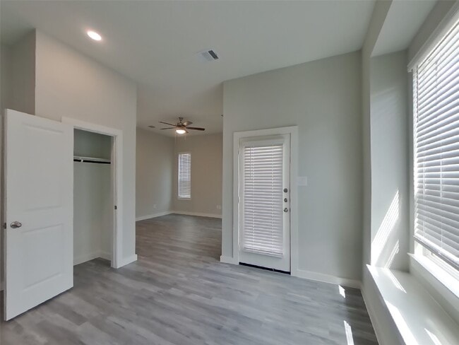 Photo - 9835 Willow Creek Commerce Dr