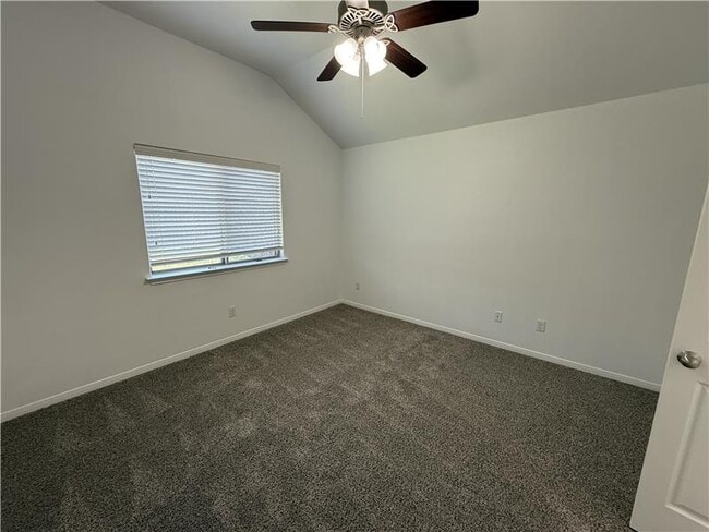 Photo - 531 Parkfield Ln