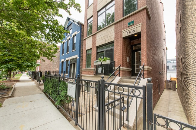 Photo - 1700 S Morgan St Unidad #2