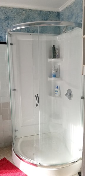 mpdern shower - 107 Murray St Unit 2