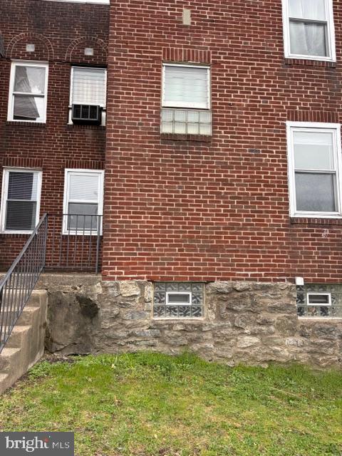 Building Photo - 6850 Marshall Rd Unit FIRST FLOOR