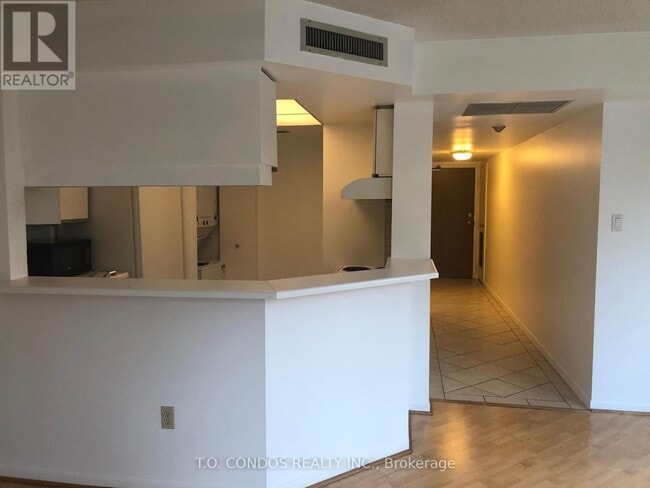 Photo - 1001 Bay St. Unit 404