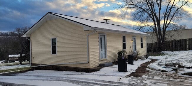 Photo - 3 Bedroom / 1 Bath Ranch Home Rogersville TN