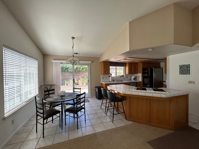 1465 Oak Knoll Rd