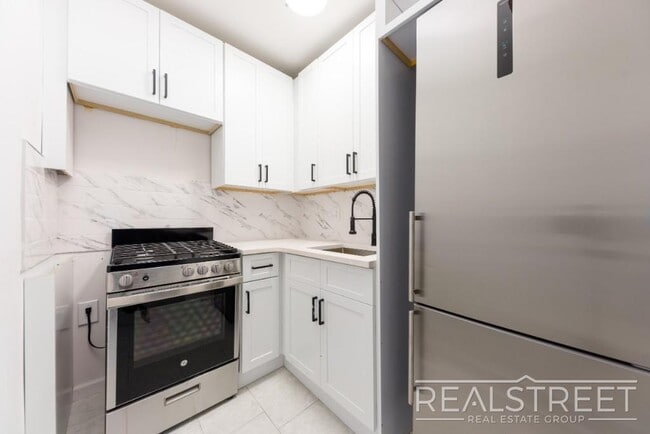 Photo - Renoavted 3 bed near YU campus in Washington Heights!