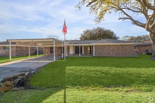 Building Photo - 412 Lyndale Dr Rental