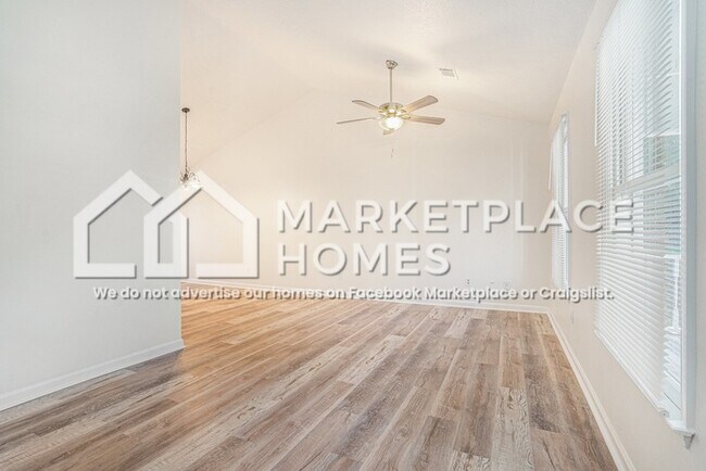 Photo - 525 Allana Dr