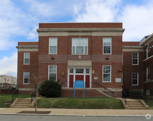 Photo - Syphax Village