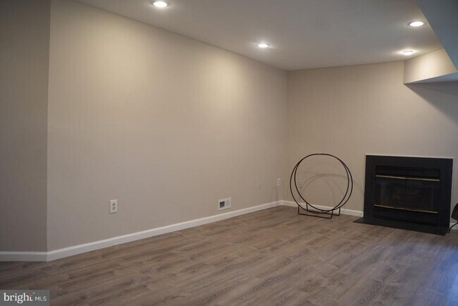Photo - 84 Woodlake Dr